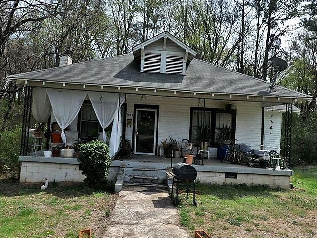 2nd image of 1025 Fern Ave