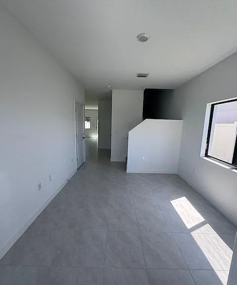 4844 Dillion St — Photo 2