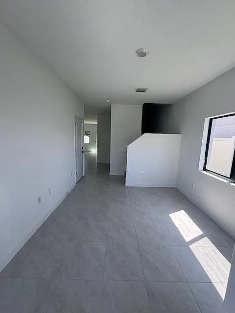 Building Photo - 4844 Dillion St