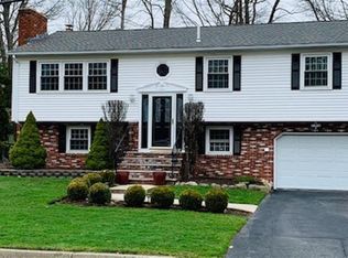 121 Surrey Ln, West Warwick, RI 02893