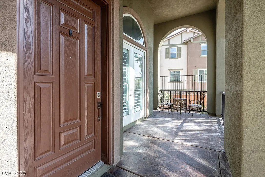 3 bed, 2.5 bath, 2141 sqft, $3,500 — Photo 2