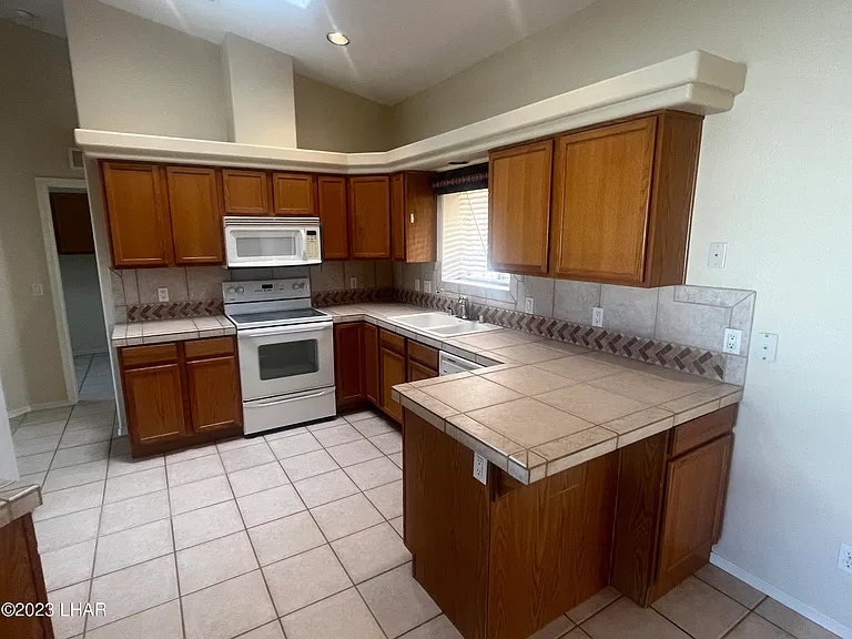 1650 Park Terrace Ave — Photo 5