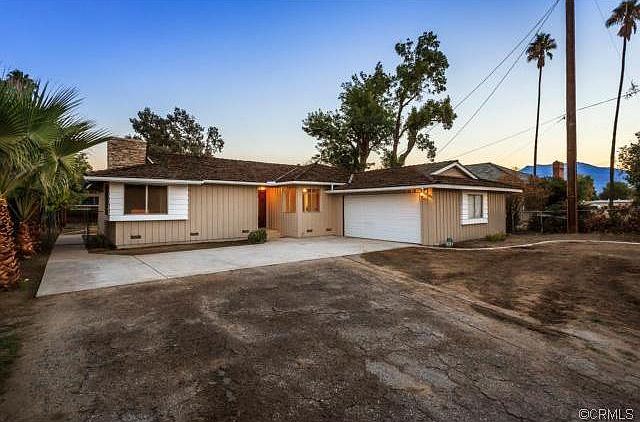 1st image of 41680 Acacia Ave