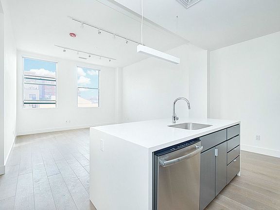 3rd image of 271 W 125th St Ste 301