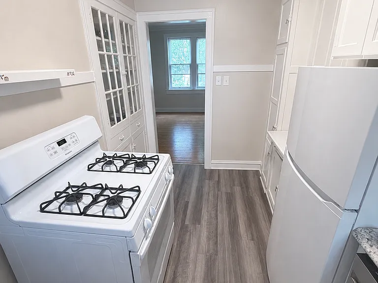 1108 Curtiss St — Photo 4