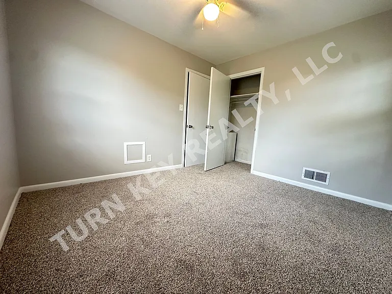 2228 5th St NE — Photo 10