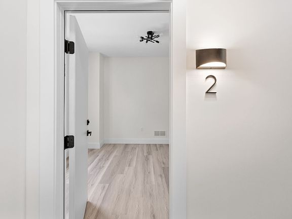 2nd image of 1295 Holmden Ave Unit 2