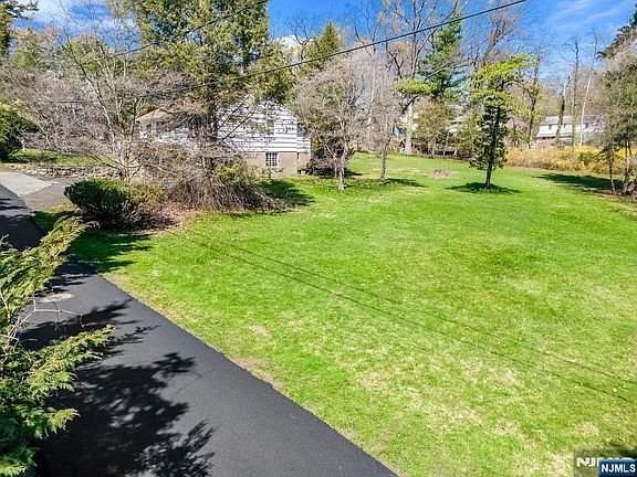 4th image of 6 Schubert Ln