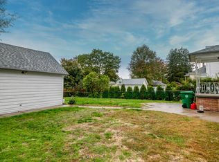 100 Saint James Ave, Chicopee, MA 01020