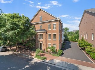 1834 Potomac Greens Dr, Alexandria, VA 22314