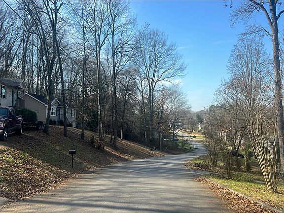 5th image of 304 Wardley Rd