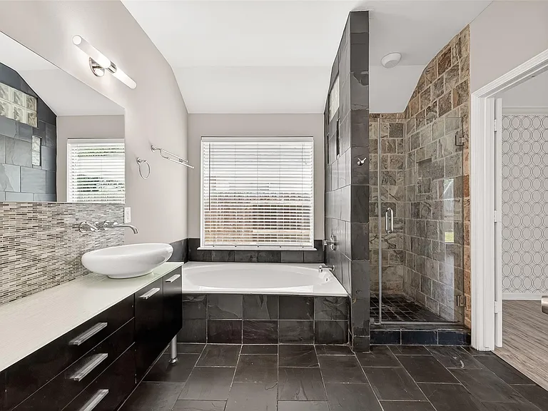 4818 Lake Catherine Ct — Photo 28