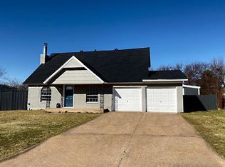 1025 NW 7th St, Moore, OK 73160