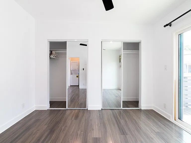 319 N Heliotrope Dr #2 — Photo 9