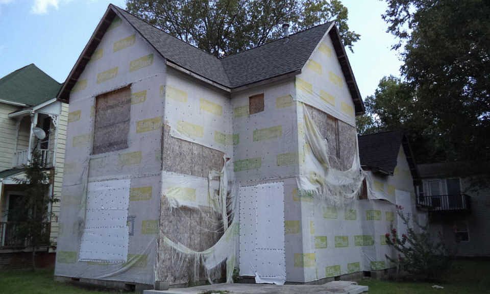 1st image of 2640 Woodbine Ave