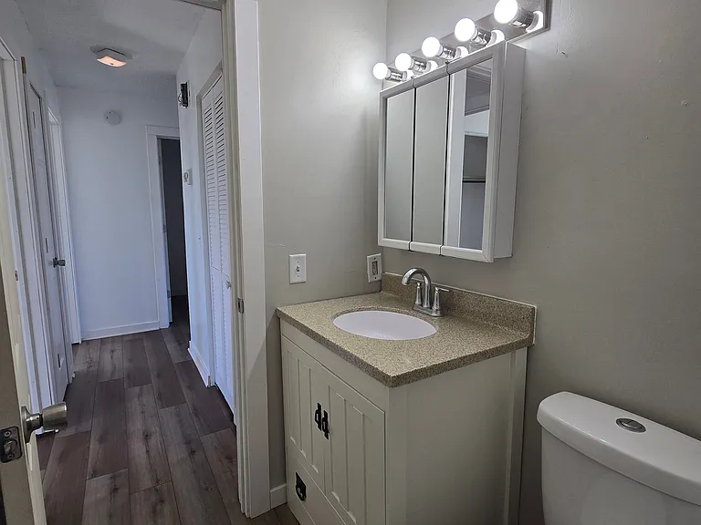2 bed, 1.5 bath, $825 — Photo 26