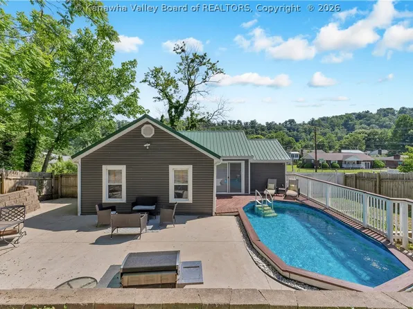 449 Strawberry Rd, Saint Albans, WV 25177