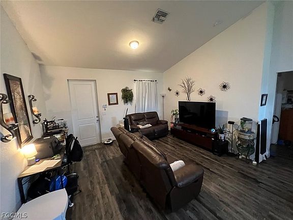 4th image of 8036 Buttercup Cir