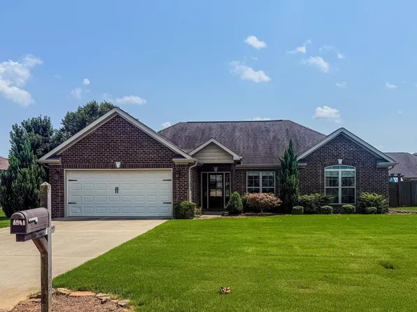 2012 Wildwood St, Muscle Shoals, AL 35661