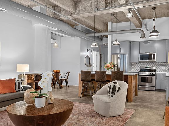 2nd image of 140 Bay St APT 3D