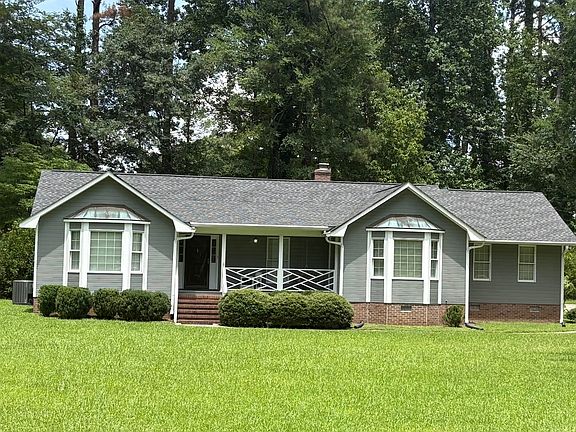 2nd image of 3759 Sussex Dr NE
