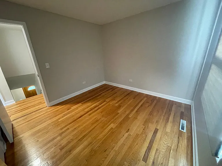 917 Hamlin St — Photo 8