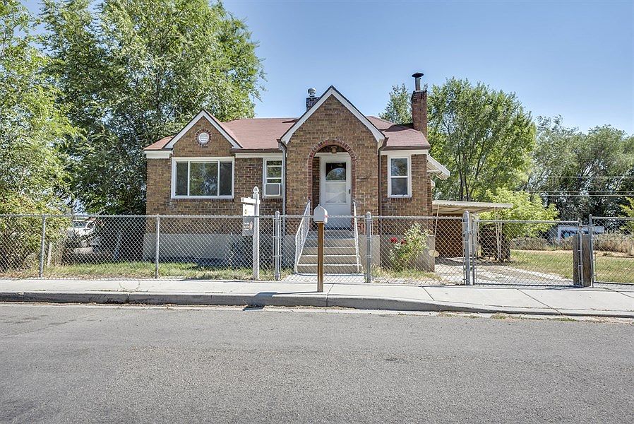 1st image of 152 E Helm Ave