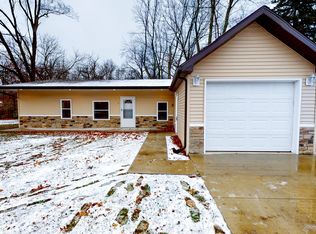 2286 Moulder Dr, Niles, MI 49120