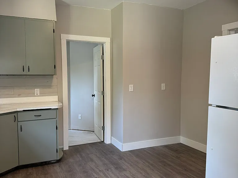 908 Troy Rd — Photo 7