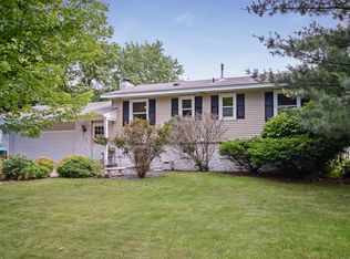 7040 145th St W, Apple Valley, MN 55124