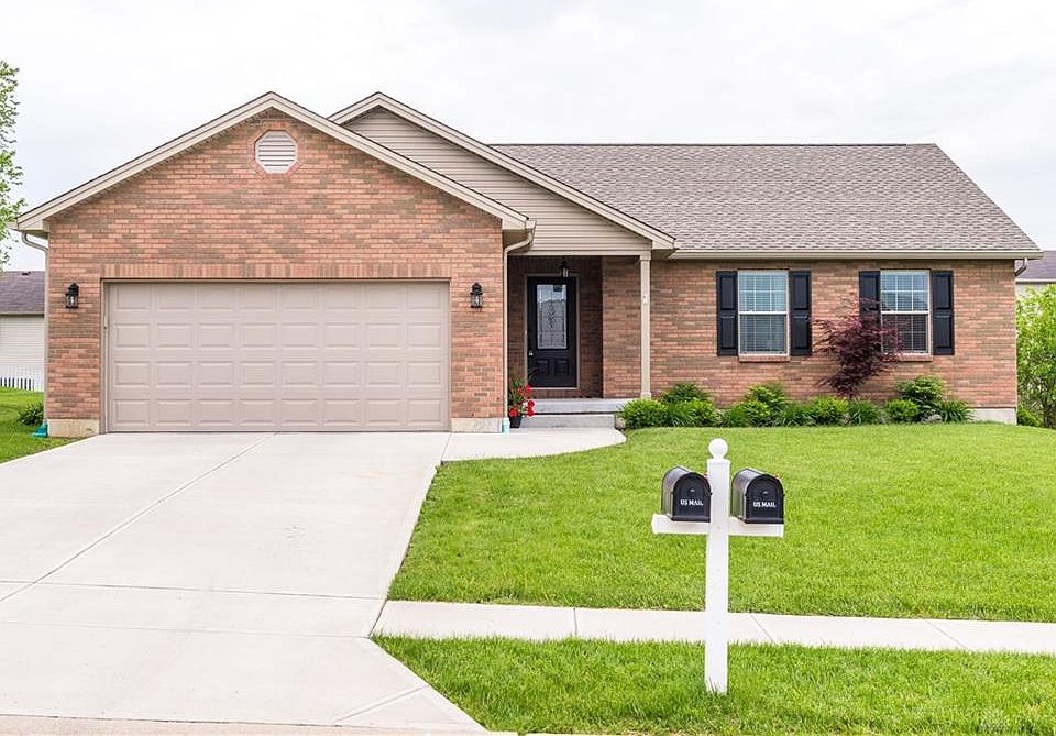 1st image of 52 Field Crest Dr