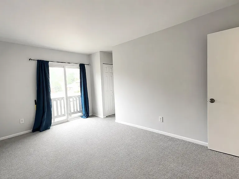 1379 E Tanners Creek Dr — Photo 9