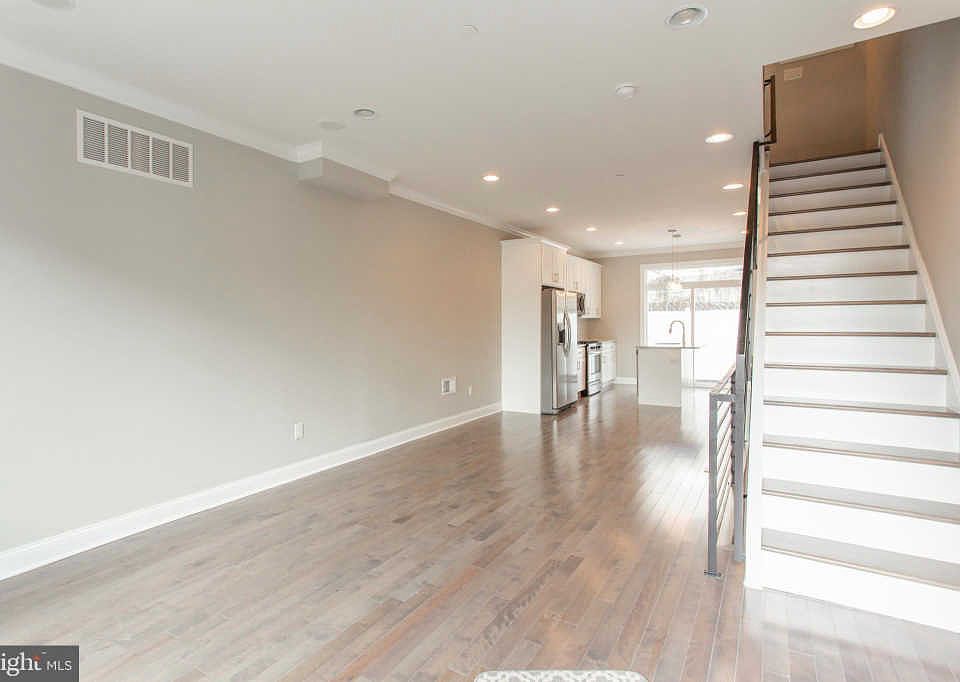 1st image of 621 Cantrell St