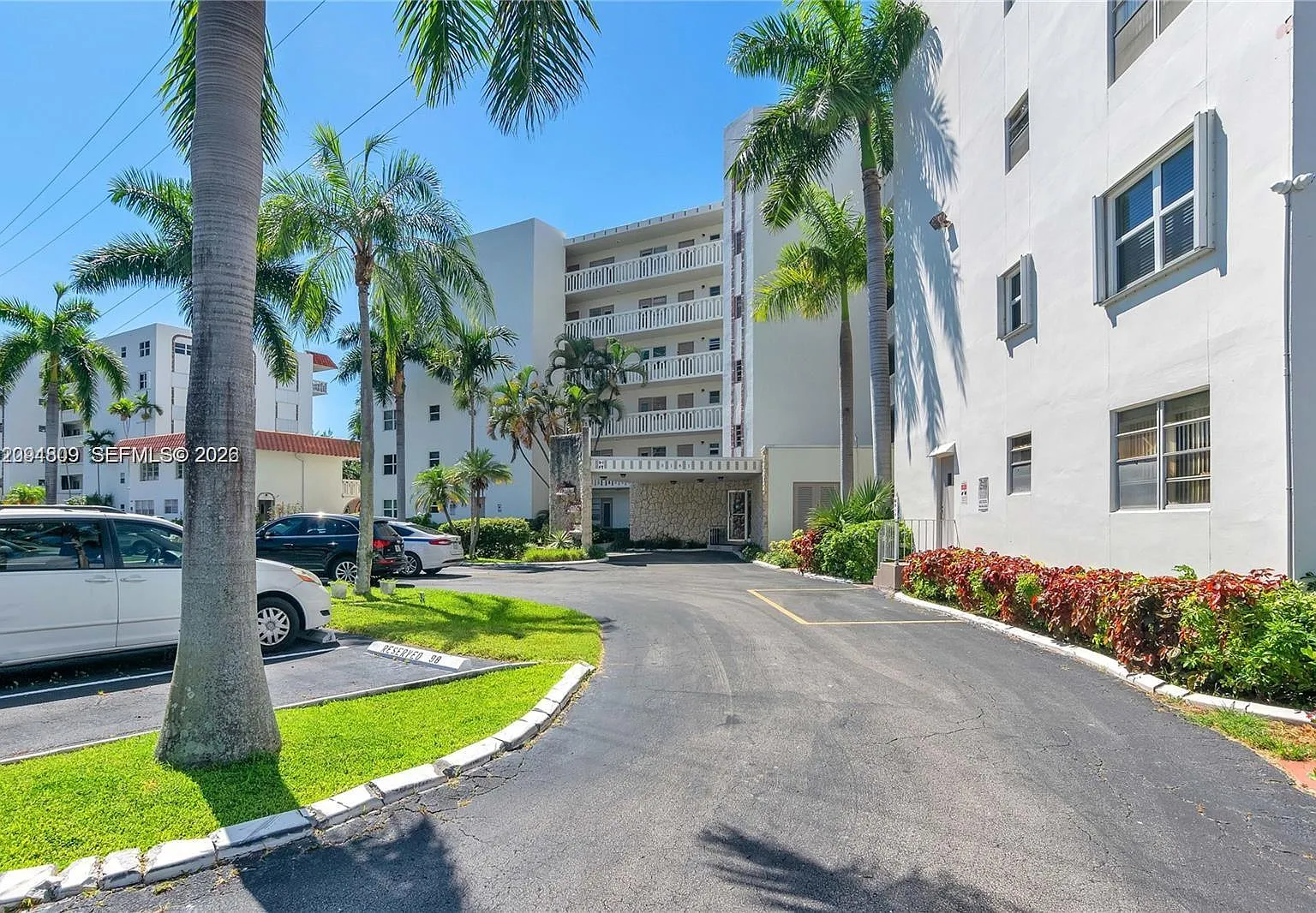 Golden View Condo — Photo 1