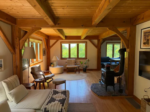 104 Ayer Rd, Saint George, VT 05495