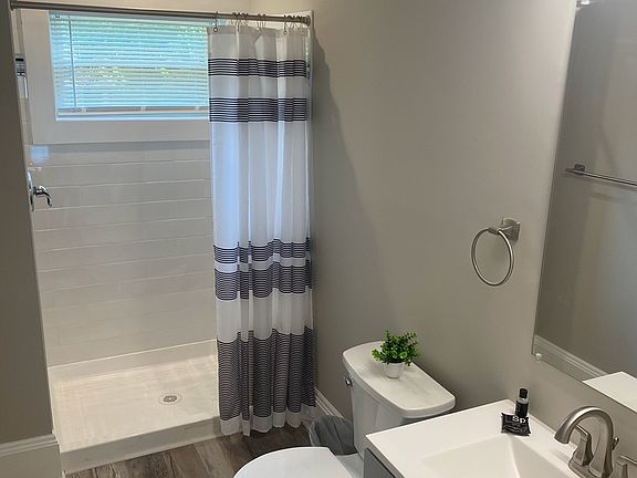 5th image of 10608 Lee Ave