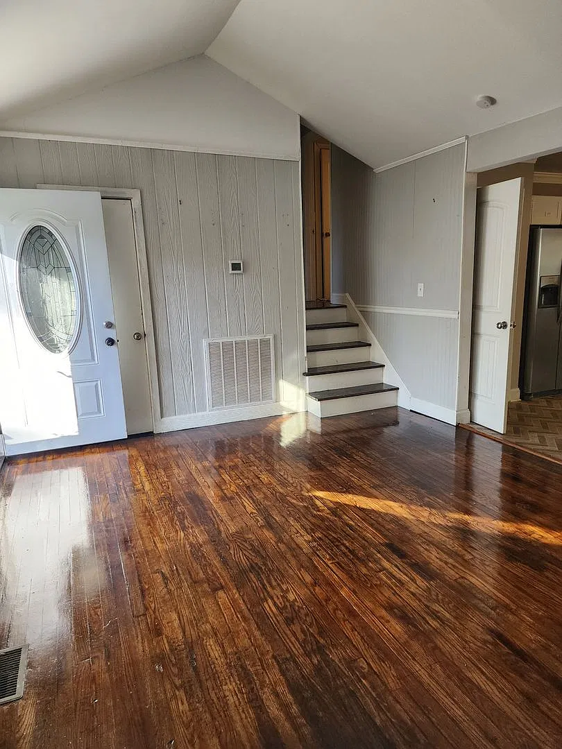 Spacious 4 bedroom 2 bath Will Not last long! — Photo 4