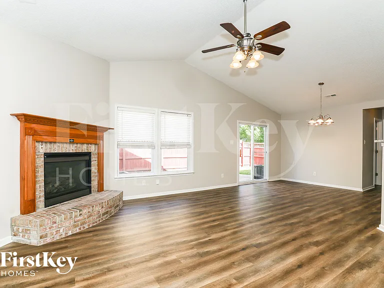 12168 Lindley Dr — Photo 2