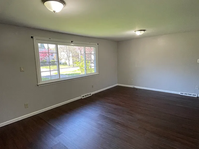 212 Sunshine Dr #L — Photo 4