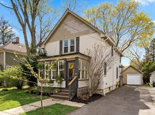 325 Delia St, Batavia, IL 60510