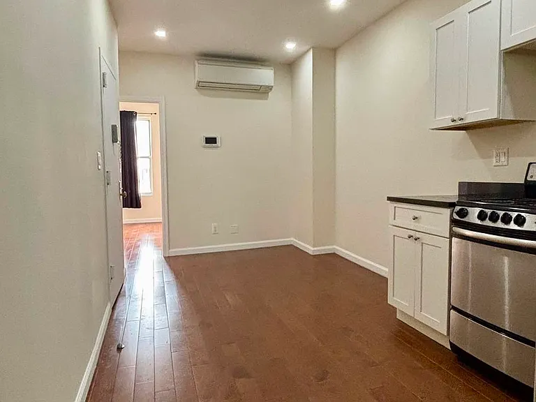 218 21st St #3-R — Photo 9
