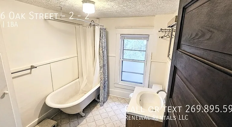 206 Oak St #2 — Photo 28