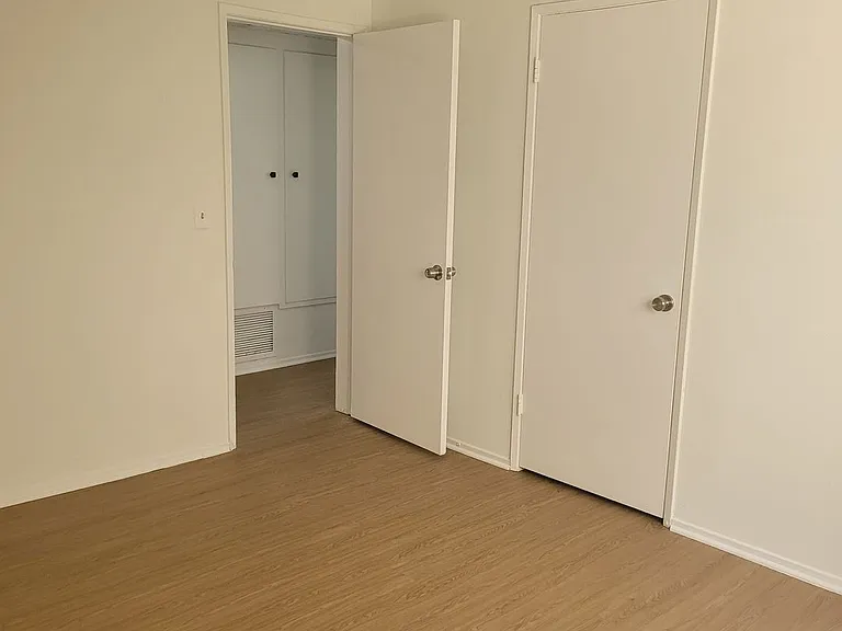 100 - Kimberly Apartments — Photo 33
