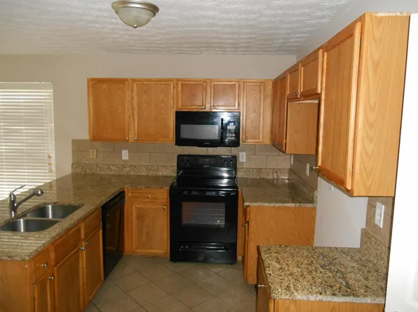 207 Matthew Ln, Jonesboro, GA 30238