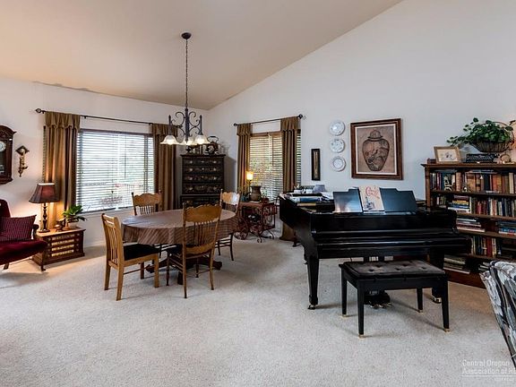 4th image of 2529 NW Canyon Dr
