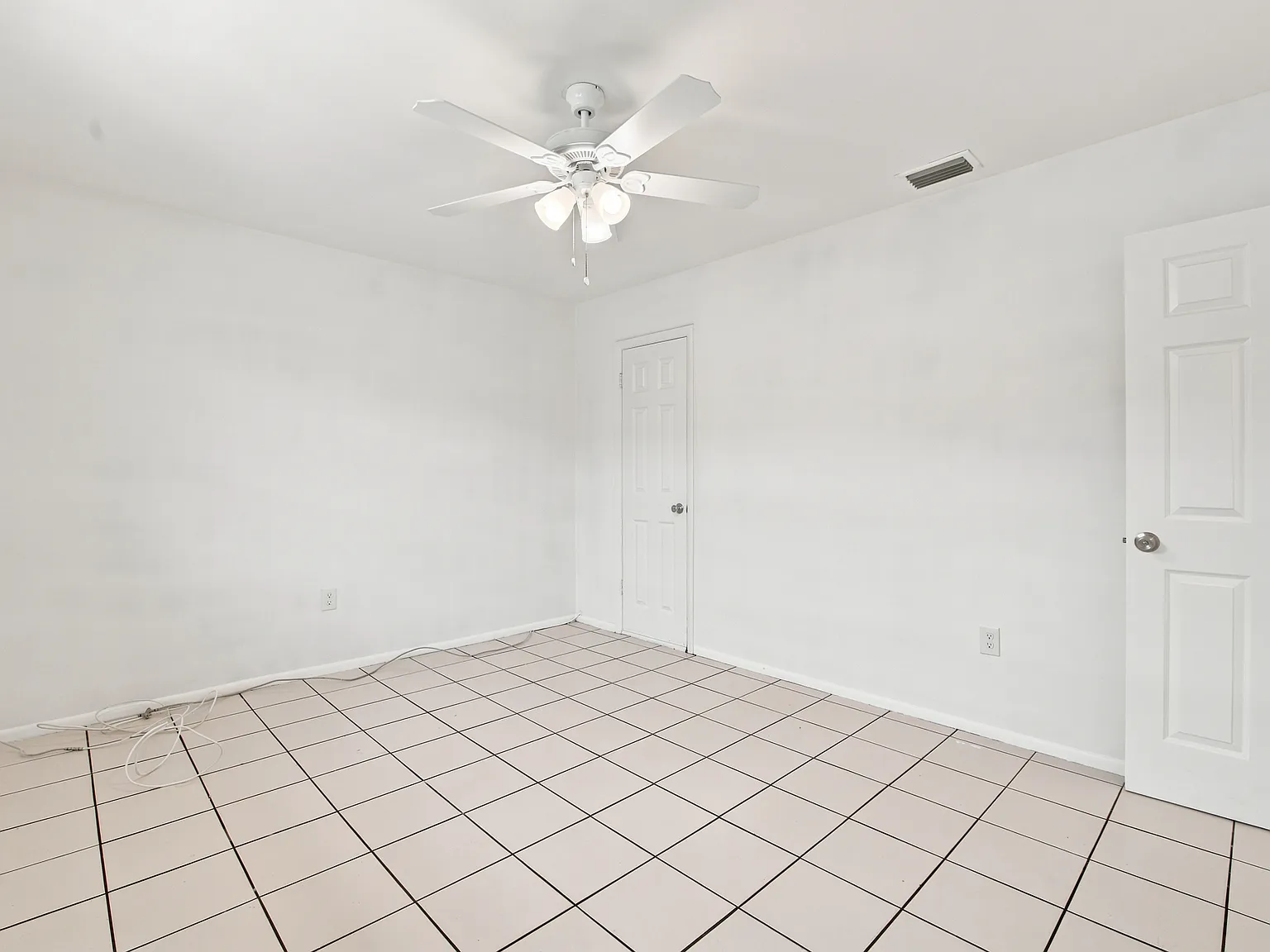 7211 Venetian - 2 — Photo 4