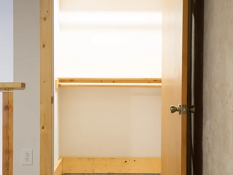 116 E Market St — Photo 10