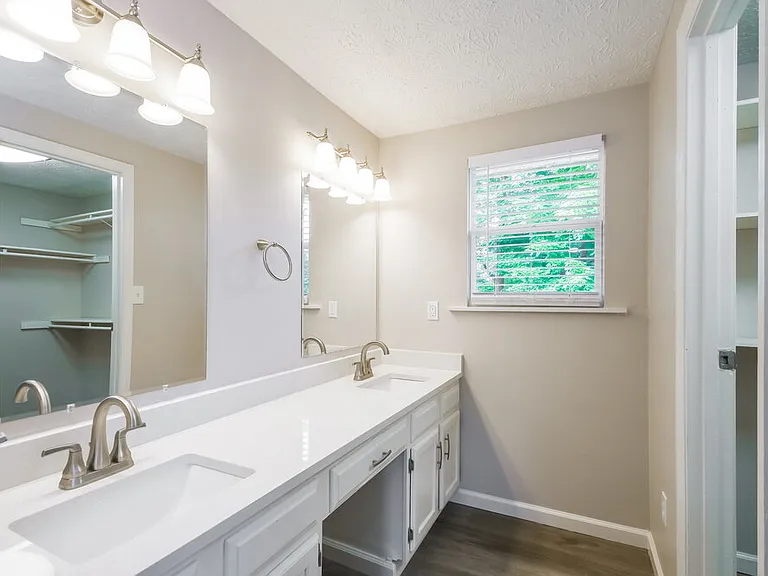 4320 Oil Creek Dr — Photo 11