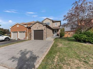 3 Teddington Cres, Whitby, ON L1R1S4