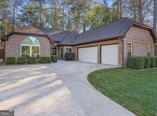 451 Shyrewood Dr, Lawrenceville, GA 30043